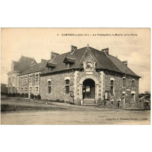 II CAMPBON (Loire Inf.) Le Presbytère, la Mairie et la Poste France Postcard - Picture 1 of 2
